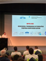Dr. Hadžić predstavlja projekt na dogodku v Portorožu