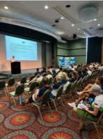 Dr. Hadžić predstavlja projekt na dogodku v Portorožu